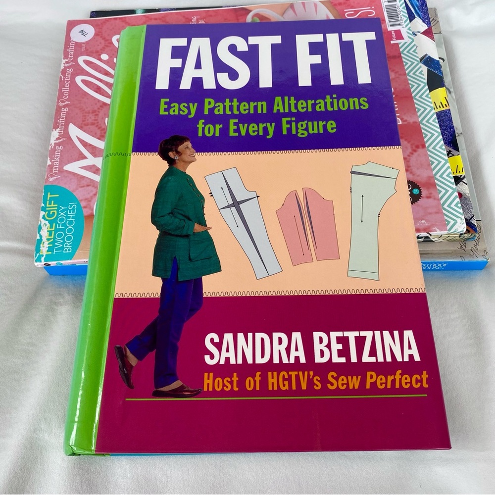 Bundle Lot 4 Sewing Books and 1 Crafting Sewing Magazine - Picture 4 of 10